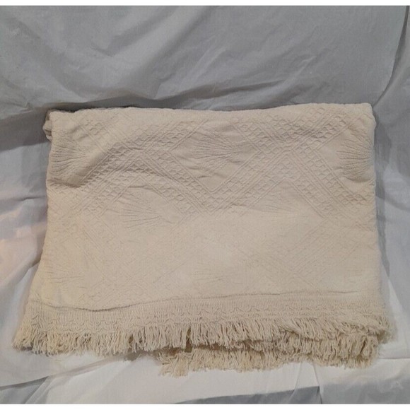 Vintage Bates Bedspread, Woven, Cream, Shells, Full Size - Picture 1 of 7